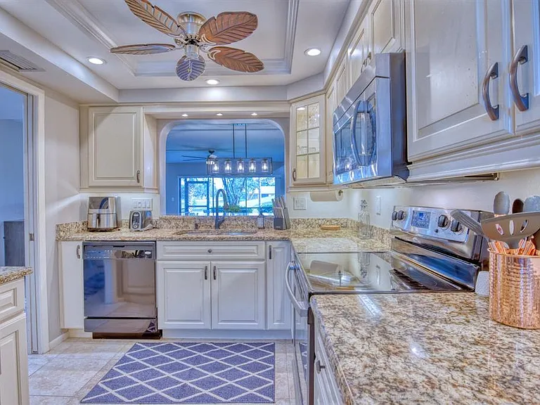 5640 Golf Pointe Dr #101 — Photo 7