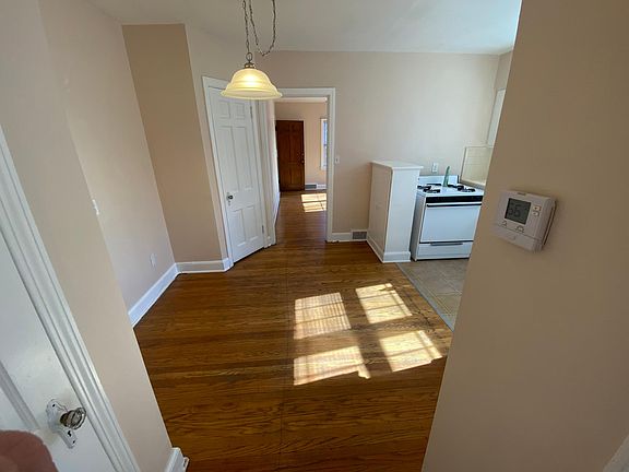 4th image of 2117 Gladstone Ave APT C