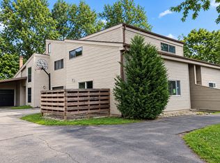902 Hartwell Dr APT A, Savoy, IL 61874
