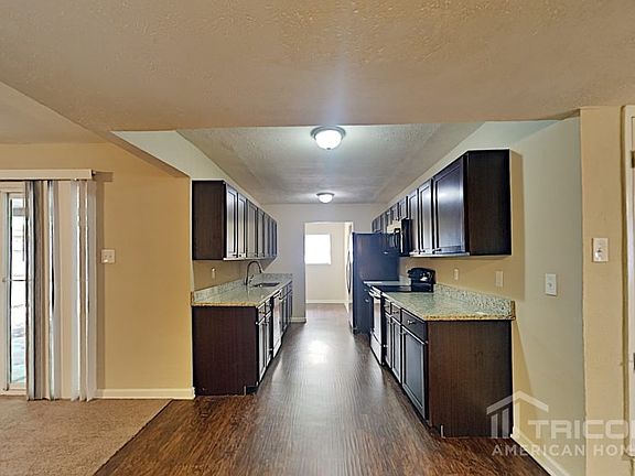 4th image of 4715 Woodfield Dr