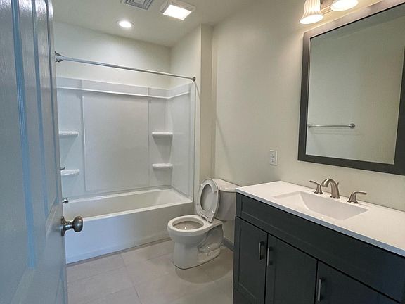 5th image of 69 Townsend Ave Floor 1