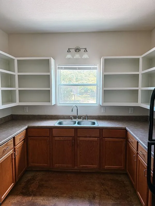 2 bed, 1.0 bath, 884 sqft, $1,350 — Photo 1