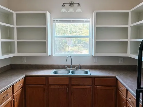 1112 Jones St, San Marcos, TX 78666