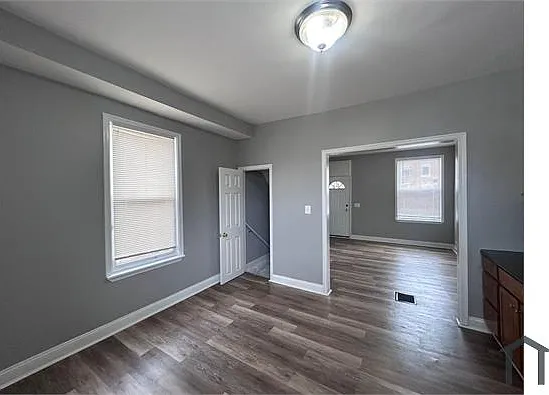 1111 N Luzerne Ave — Photo 3