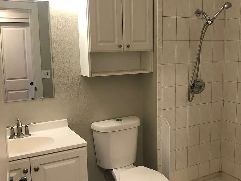 2410 SE 9th Ct — Photo 9