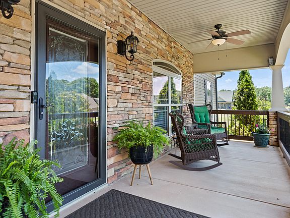 4th image of 46 W Acorn Dr