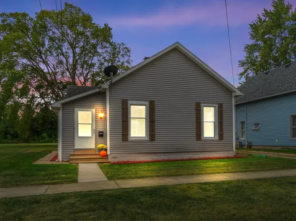 208 Walnut St, Butler, IN 46721