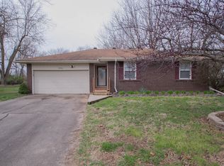 3018 W Hillcrest Cir, Springfield, MO 65807