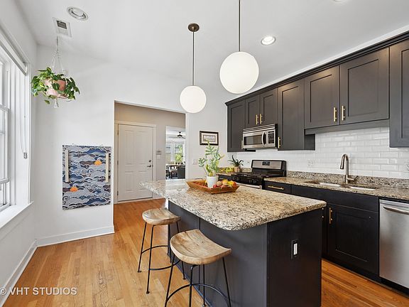 5th image of 2052 W Farragut Ave APT 3