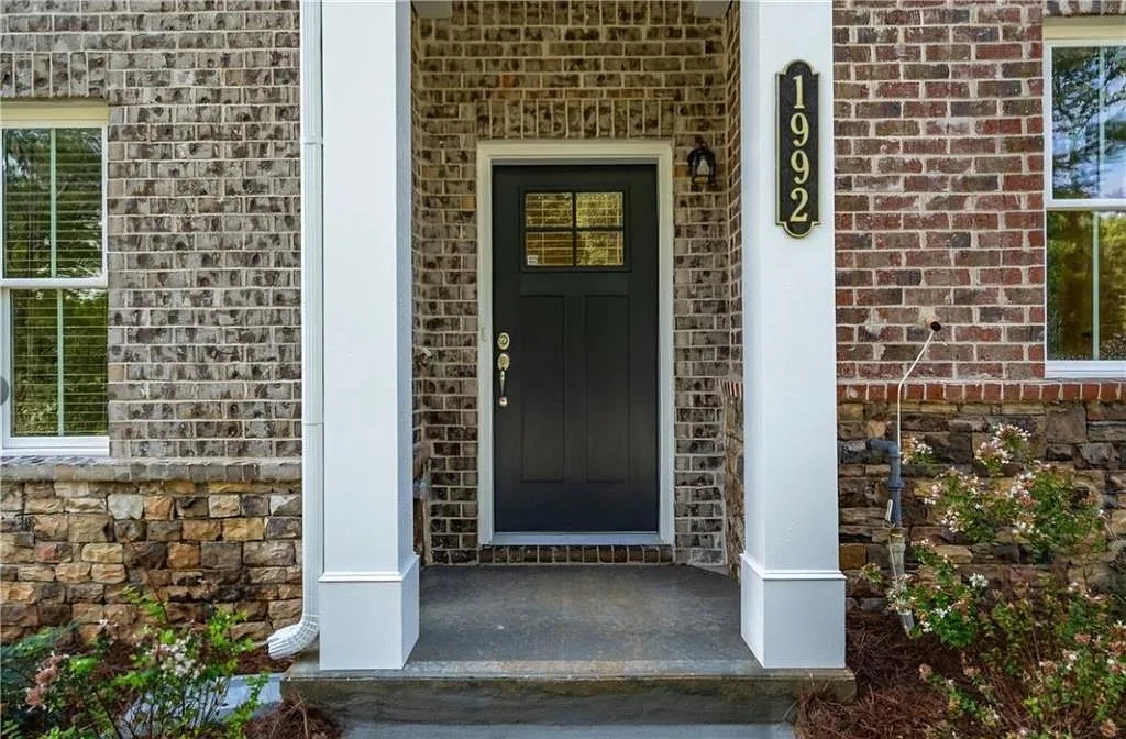 3 bed, 3.5 bath, 2036 sqft, $2,950 — Photo 2