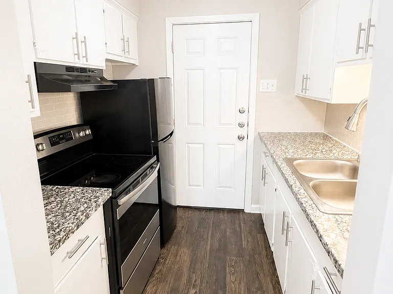 819 Bluebird Dr #821 — Photo 4