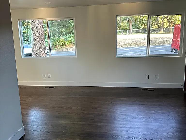 1423 E Maple St — Photo 8