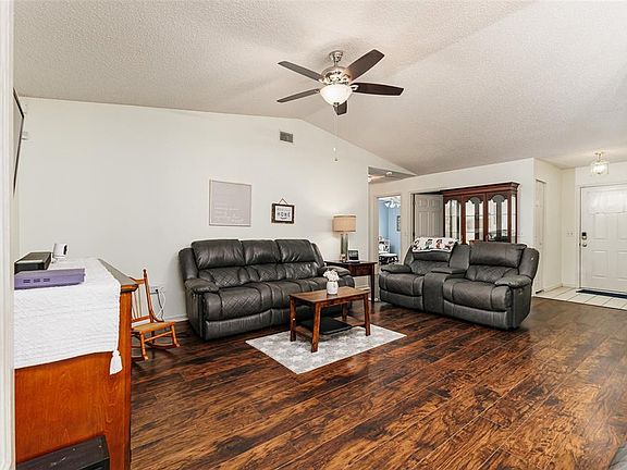 2nd image of 1836 PRAIRIE DUNES CIRCLE N