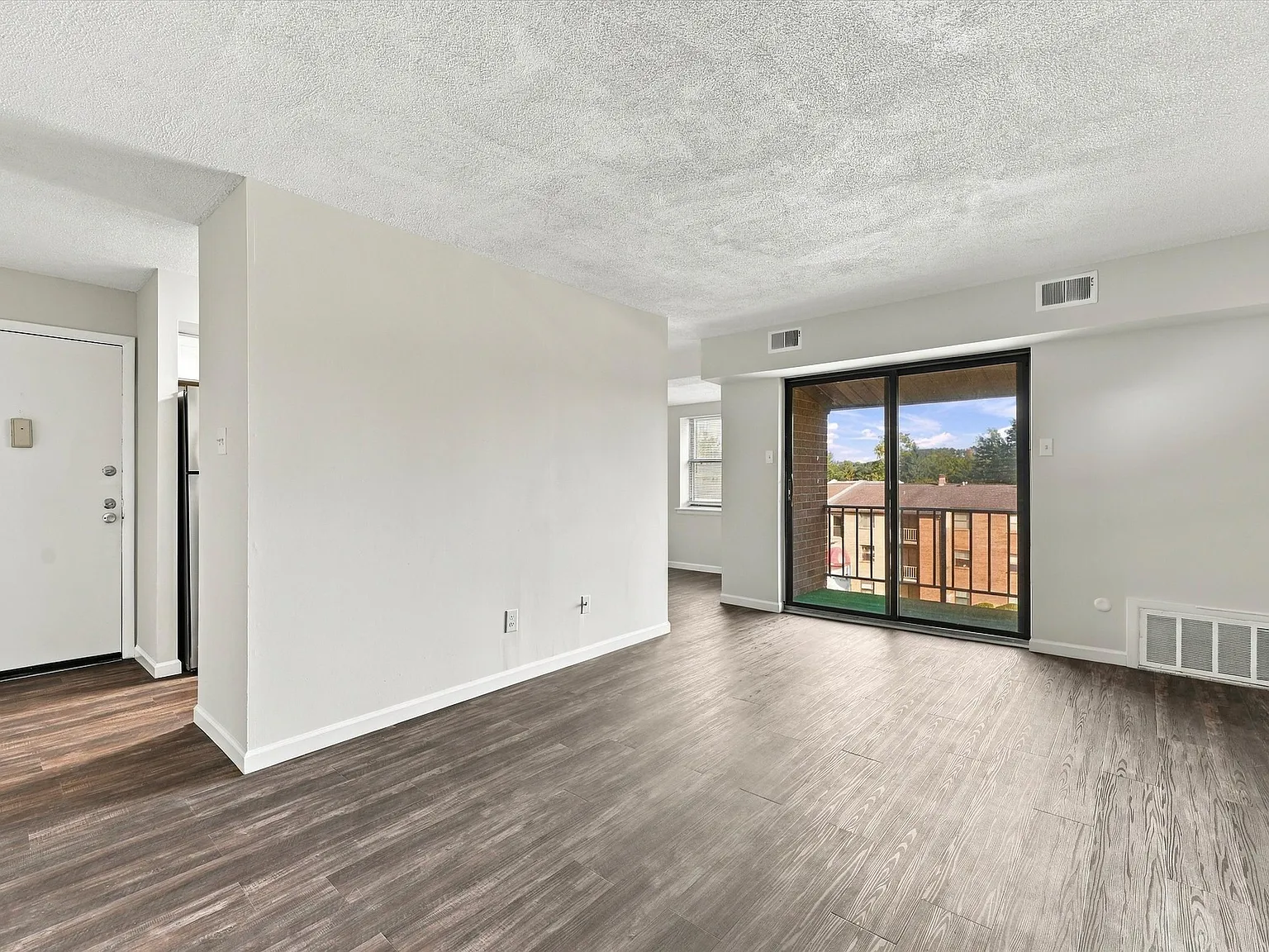 2 bed, 900 sqft, $1,850 — Photo 3
