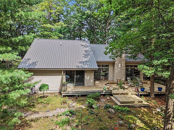 3rd image of 1439 W Sternberg Rd