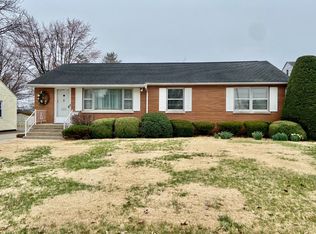 131 11th St, Carmi, IL 62821