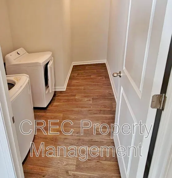 817 Lilyford Ln — Photo 15