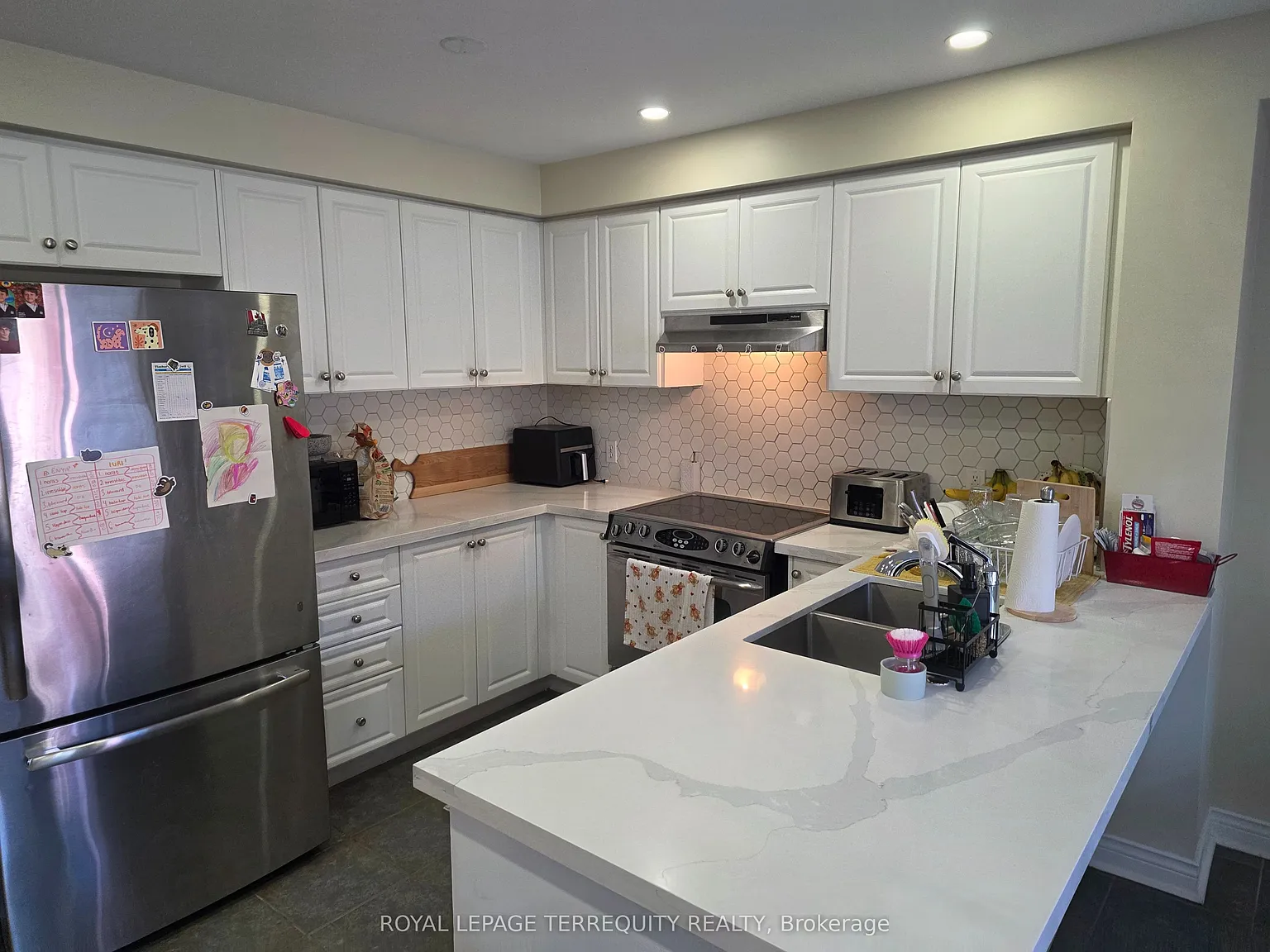 3 bed, $3,000 — Photo 4