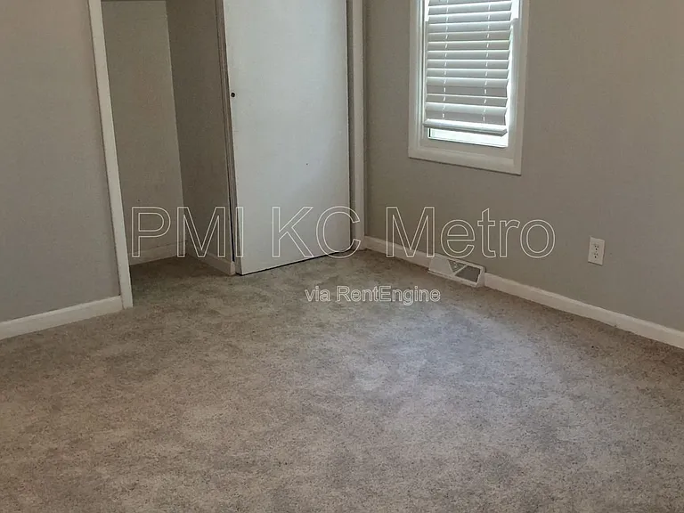 8304 E 110th Ter — Photo 13