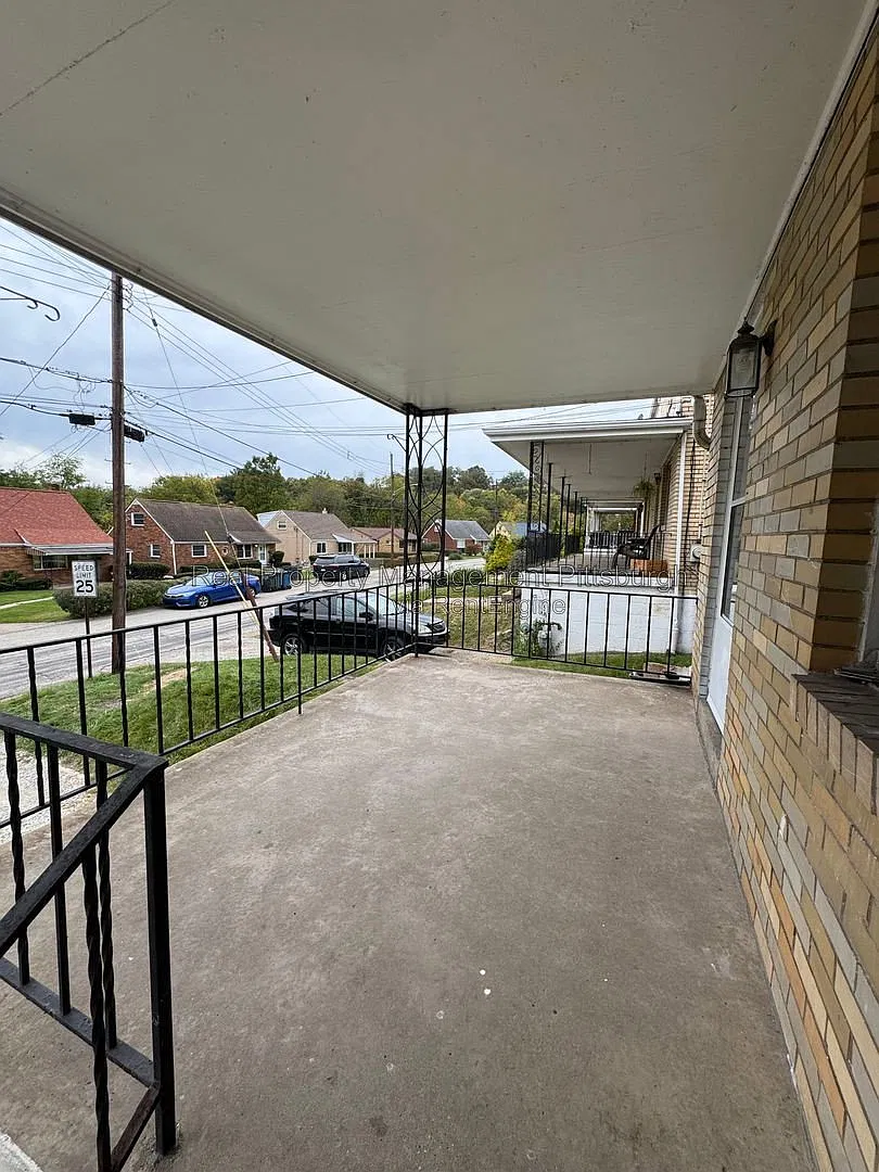 2 bed, 1.0 bath, 950 sqft, $1,000 — Photo 2