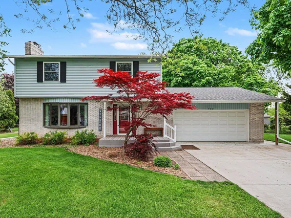 702 Handy Dr, Bay City, MI 48706