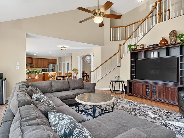 401 Hilton Head Ct — Photo 28