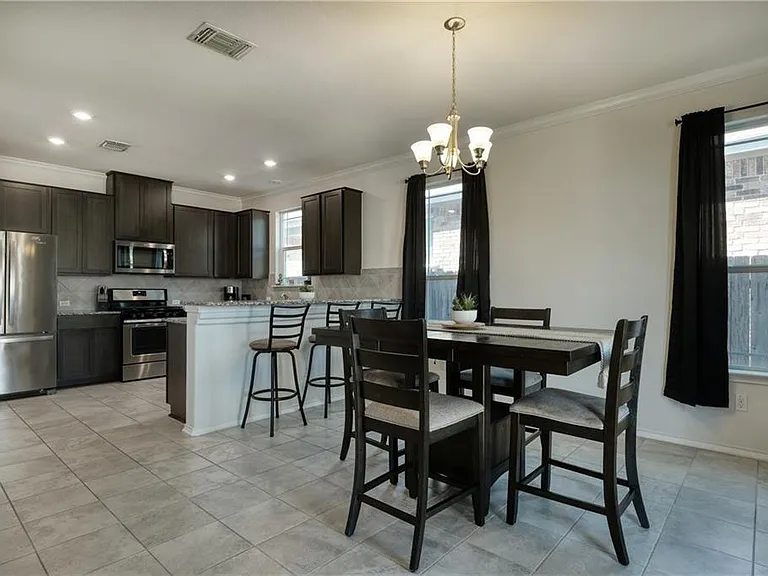 521 Bradford Ln — Photo 39