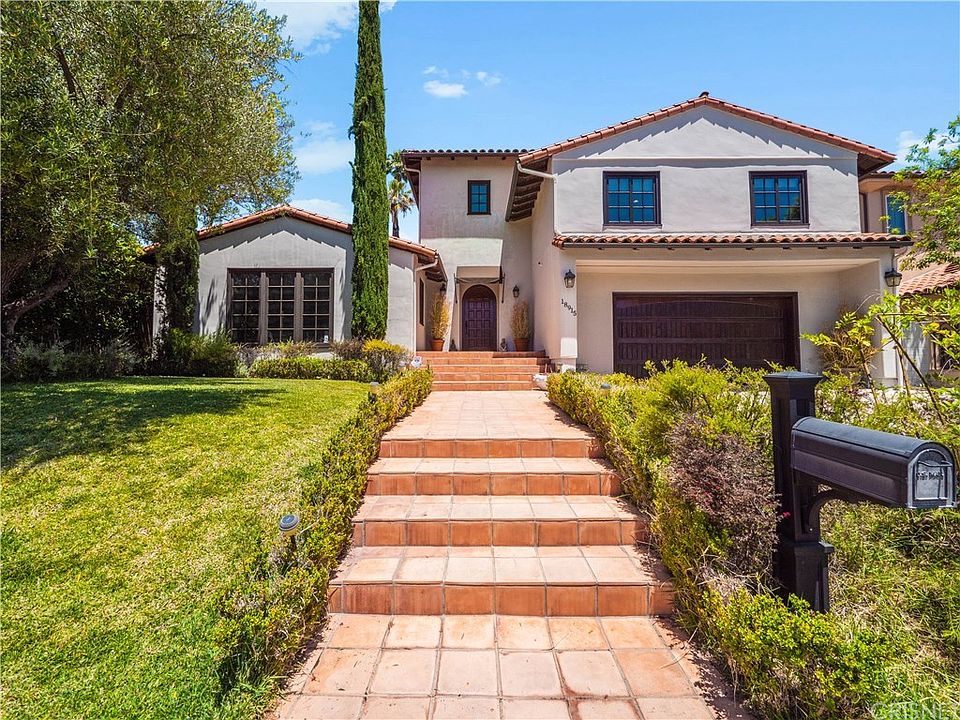 1st image of 18915 Pasadero Dr