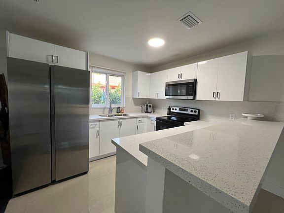 5th image of 1921 NW 3rd Ave