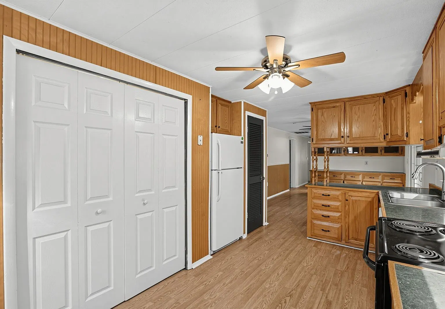 3 bed, 1.0 bath, 1248 sqft, $2,200 — Photo 2