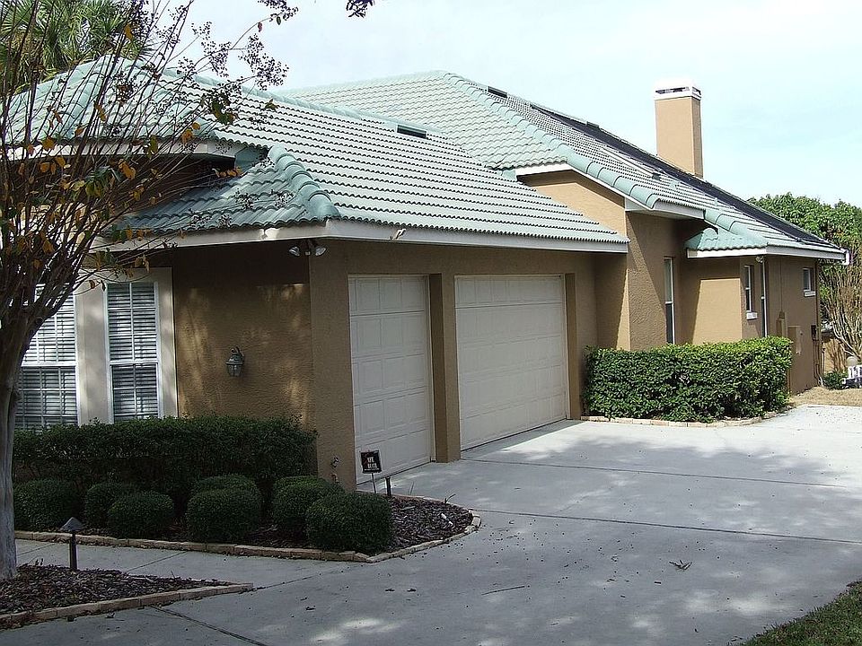 Spacious 3-car Garage