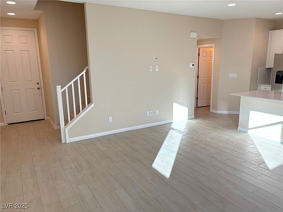 4th image of 4739 Illustria Ave