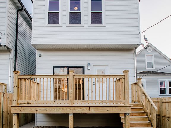 3rd image of 5526 W Leland Ave