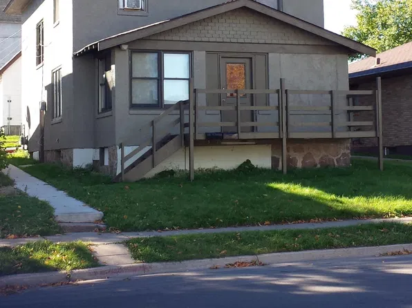 417 3rd St SW #2, Chisholm, MN 55719