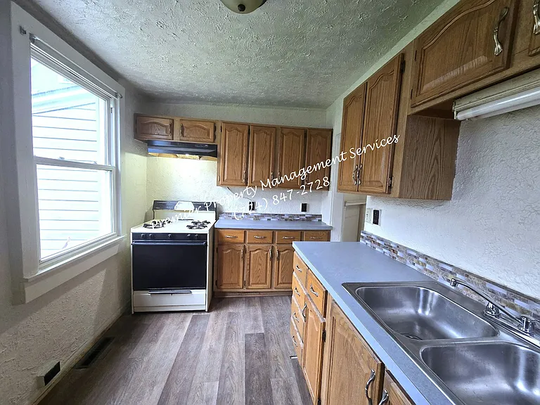 125 N Chestnut St #1/2 — Photo 12