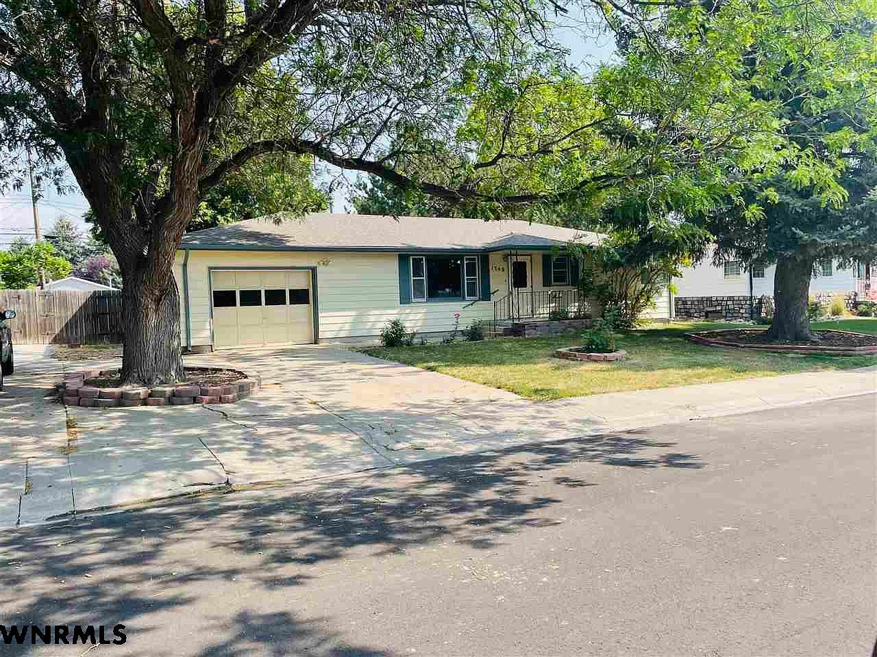 1740 A St, Gering, NE 69341 Zillow