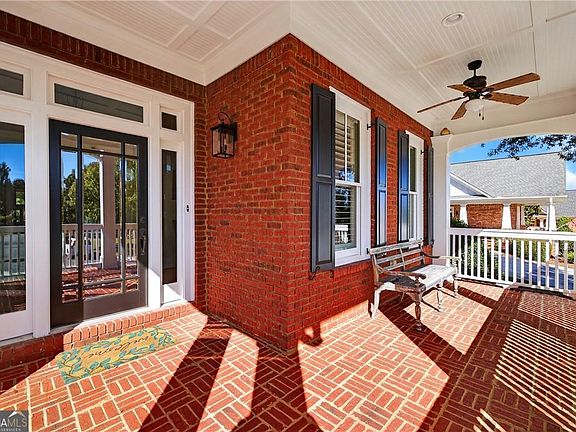 3rd image of 675 Garden Cir