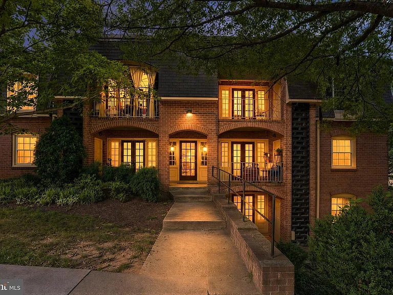 8110 Colony Point Rd #H — Photo 1
