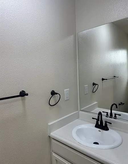 1420 N Denair Ave — Photo 6
