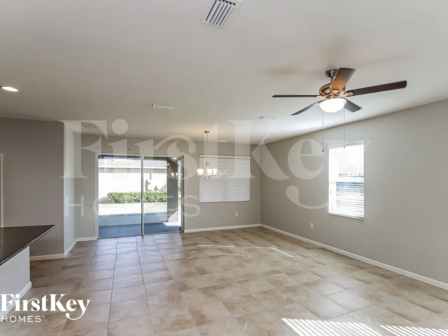 3 bed, 2.0 bath, 1830 sqft, $2,065 — Photo 3