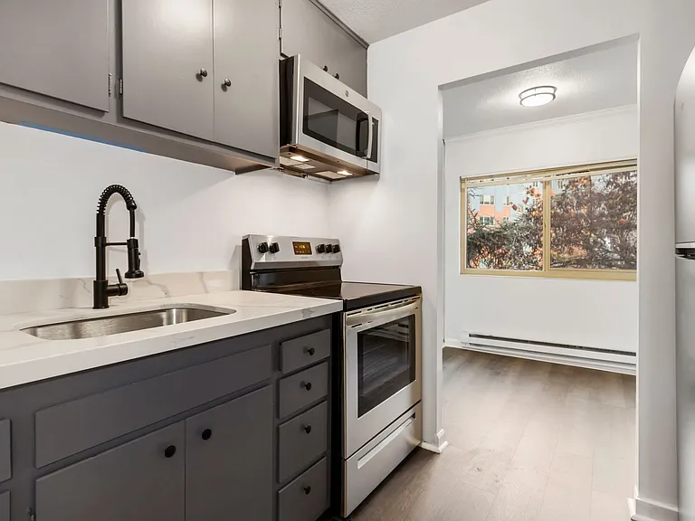 The Willis Apartments — Photo 7