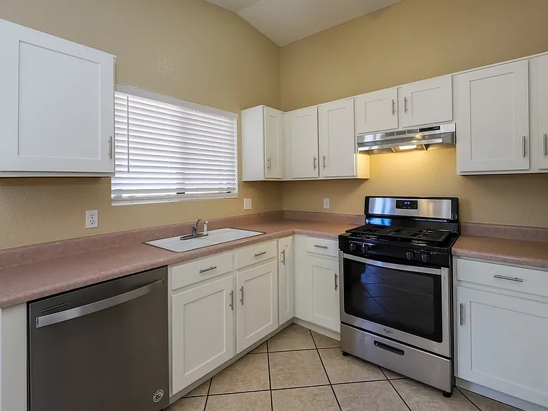 1656 W Wood Crest Ct — Photo 16