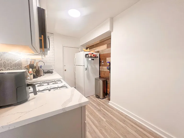 5737 Hobart St #5 — Photo 24