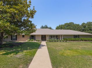 34 Bounty Rd E, Benbrook, TX 76132