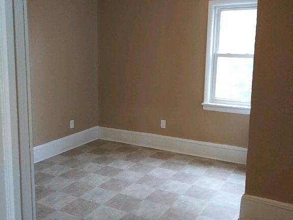 5th image of 10600 Hathaway Ave