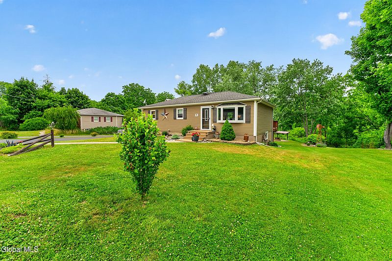 3rd image of 1305 Maple Hill Road