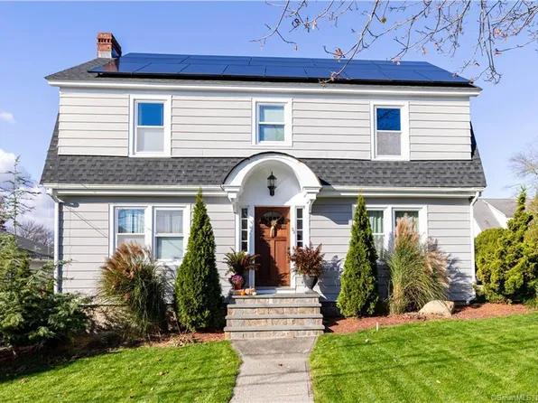 33 Greenway Road, New London, CT 06320