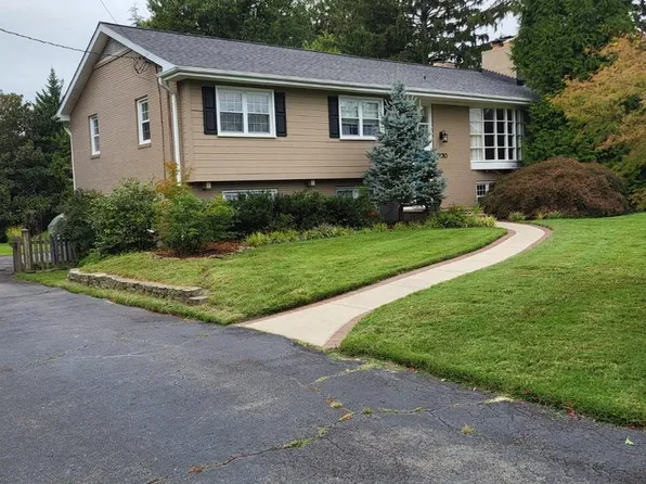 9010 Longstreet Dr, Manassas, VA 20110