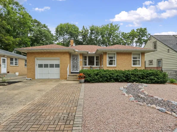 804 W White St, Champaign, IL 61820