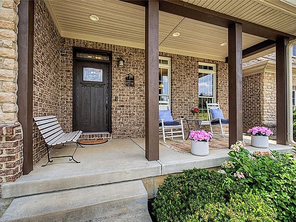 3rd image of 196 Blue Jay Way